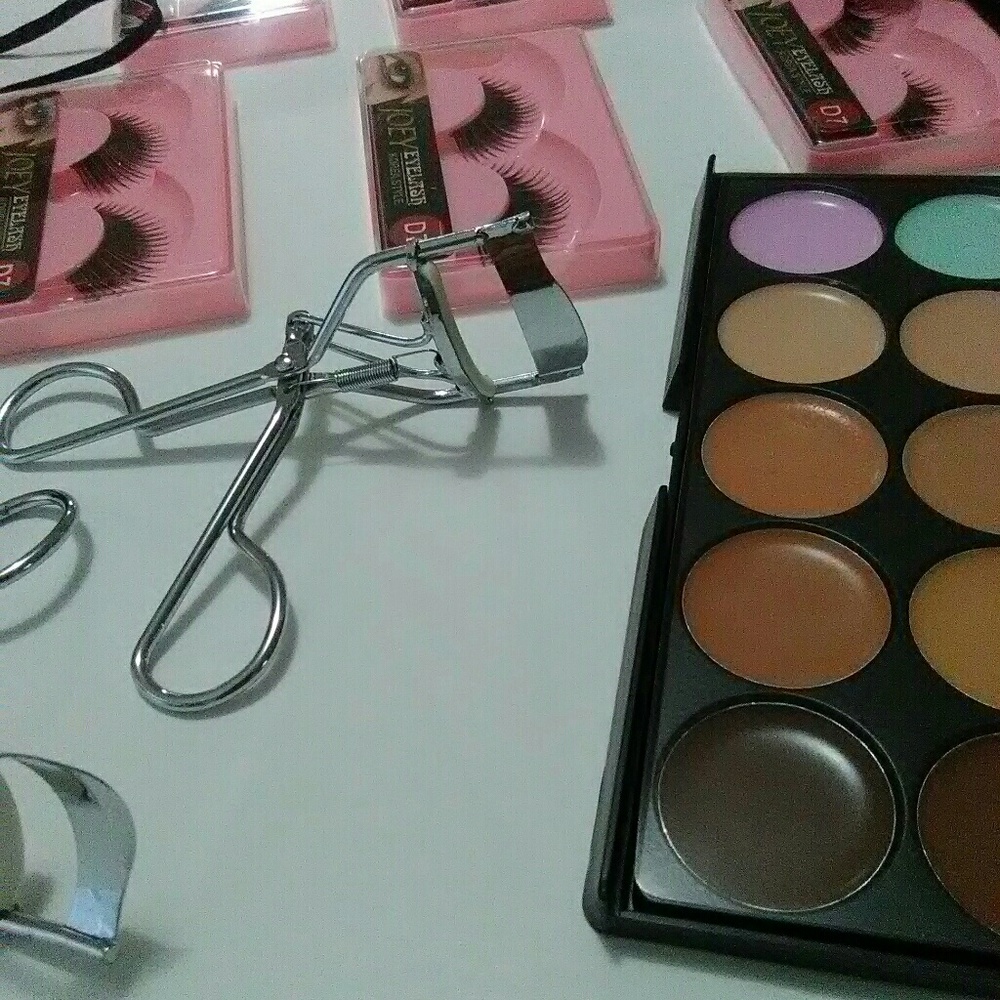 Hot 15 Color Concealer Palette Reusable Lashes + 9 - Picture 5 of 5